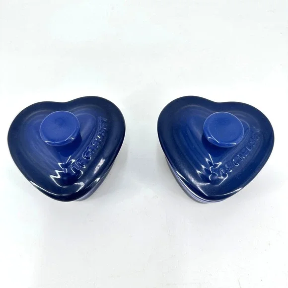 Le Creuset Cobalt Blue Heart Ramekin Set of 2 Stoneware Lidded Cocottes 11-12 - Picture 2 of 13